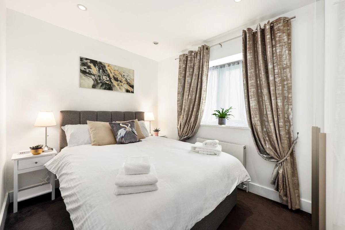 West End - Sleeps 5 - Amazing Location Apartament Londra