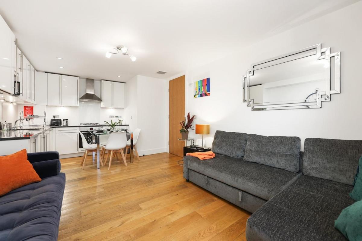 West End - Sleeps 5 - Amazing Location Apartament